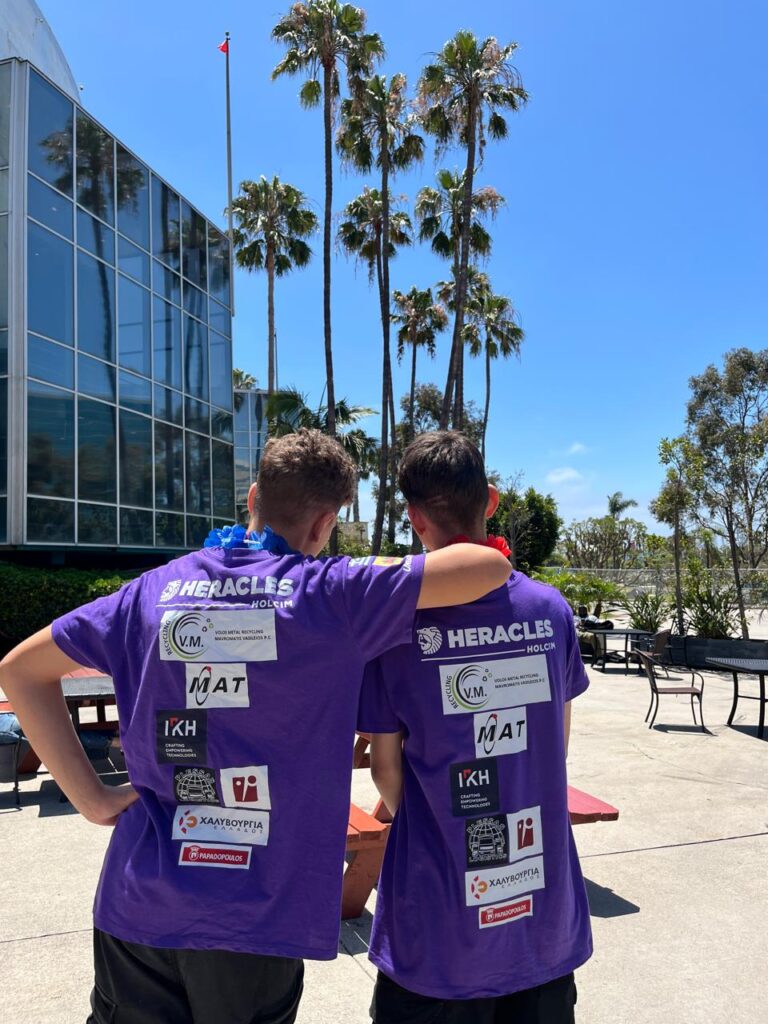 Prooptiki SA sponsor and advocate for boombots team