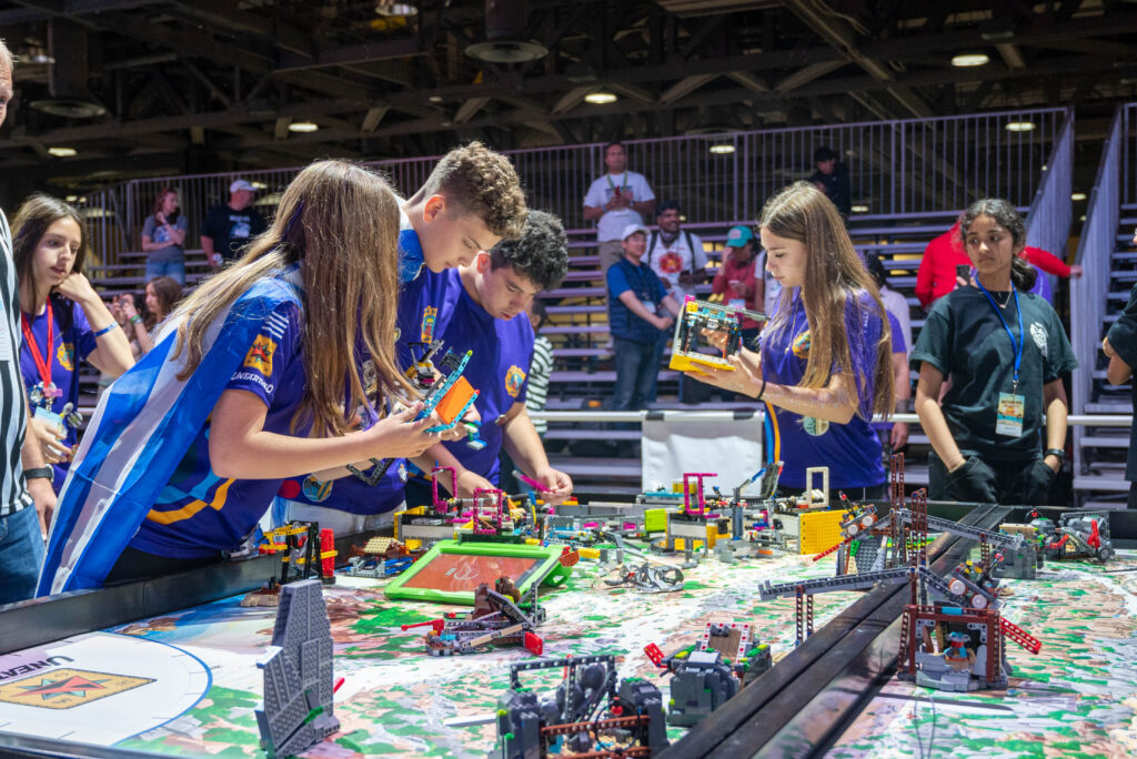Prooptiki SA sponsor and advocate for boombots team